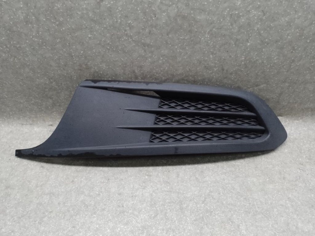 5C6853665 | Решітка переднього бампера лів. VOLKSWAGEN JETTA USA 10-17