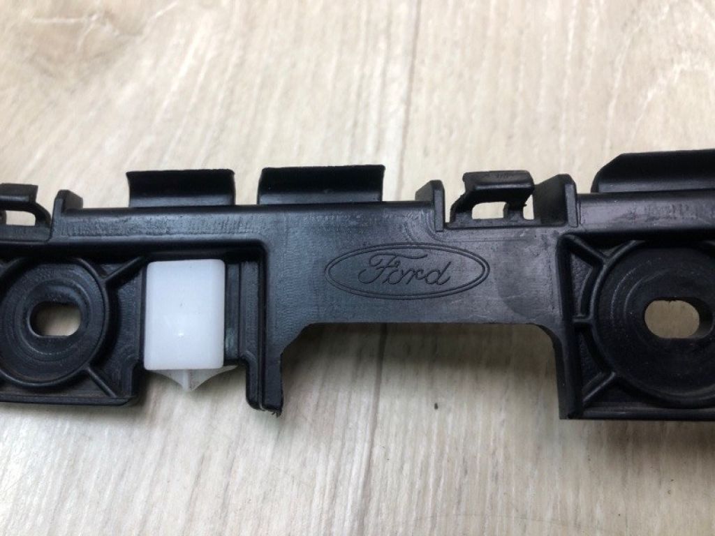 FR3Z-17D942-B | Кронштейн заднего бампера прав. FORD MUSTANG 15- - Фото 3