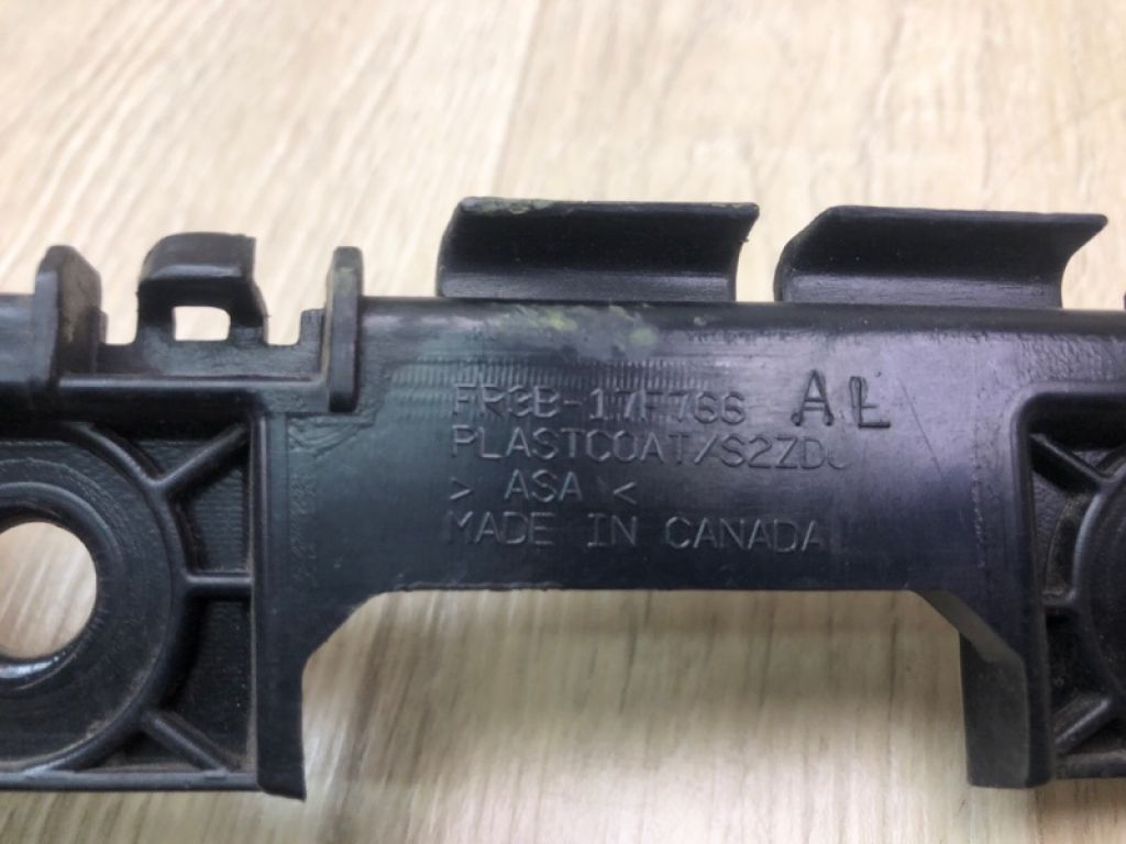 FR3Z-17D942-B | Кронштейн заднего бампера прав. FORD MUSTANG 15- - Фото 5