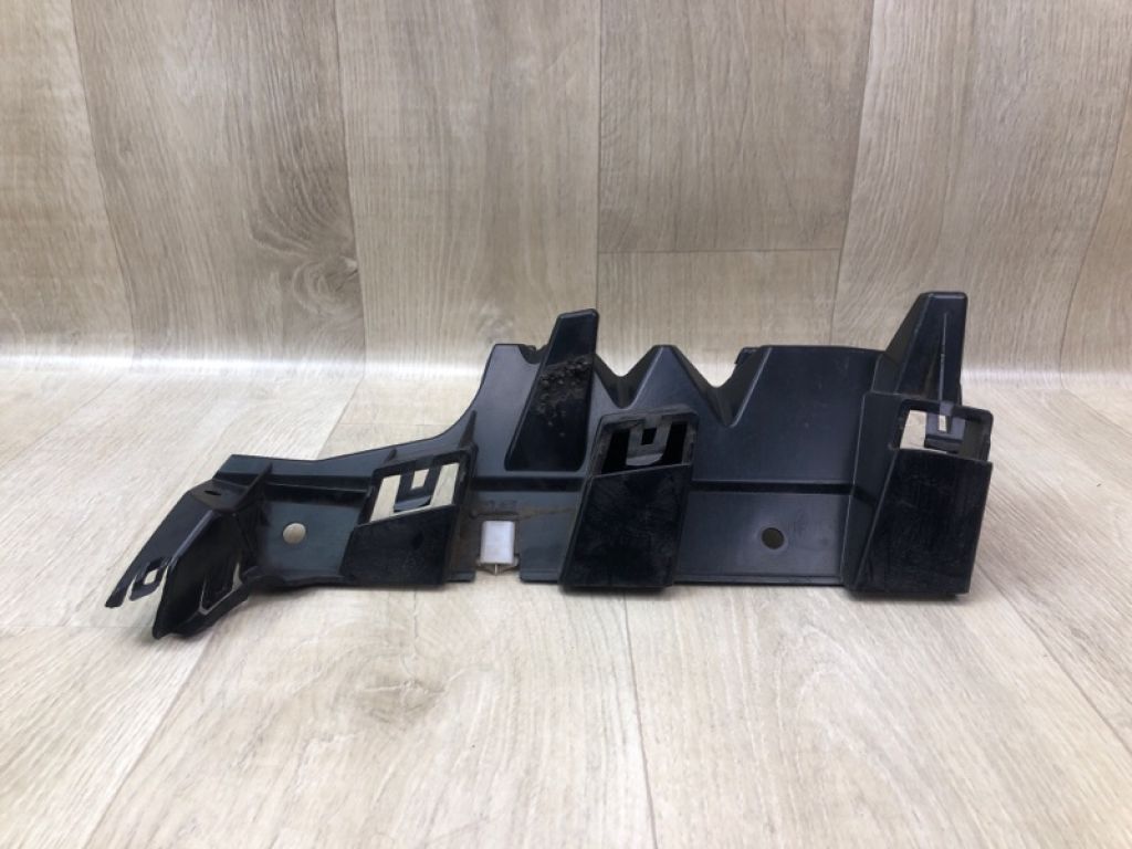 FR3Z-17C947-A | Кронштейн заднего бампера прав. FORD MUSTANG 15-