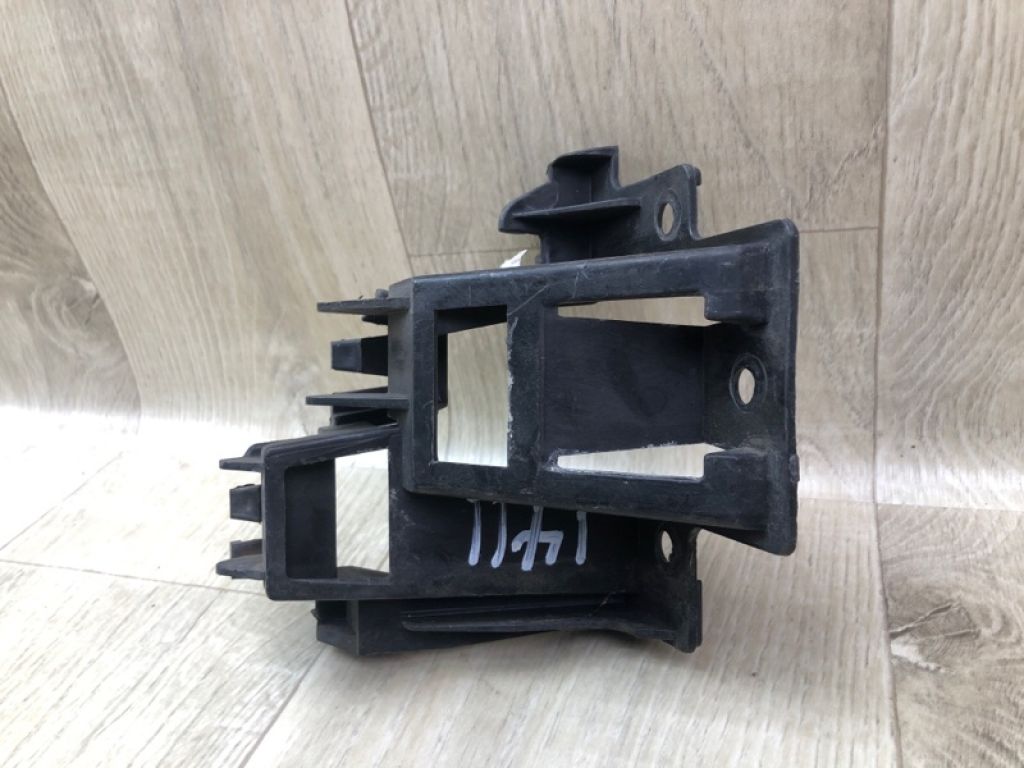 5C6807394A | Кронштейн заднього бампера прав. VOLKSWAGEN JETTA USA 10-17