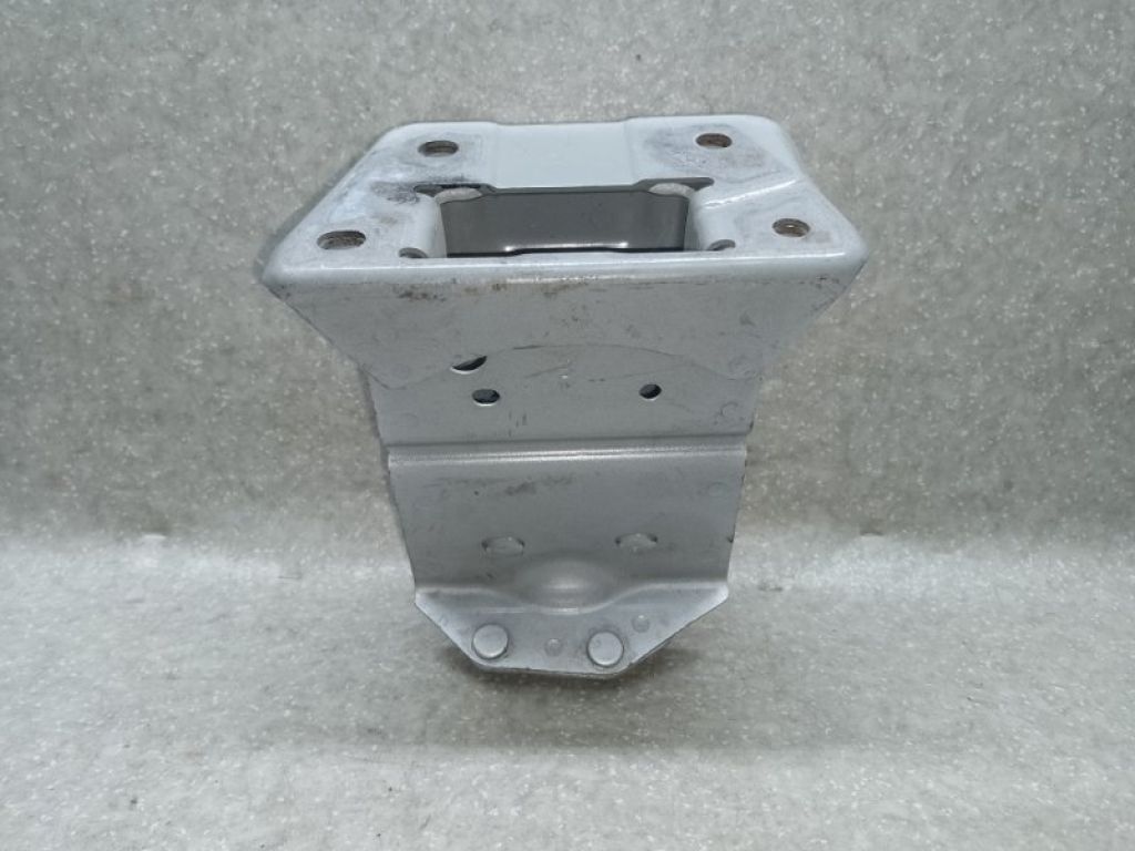 751153NA0A | Кронштейн підсилювача переднього бампера лів. NISSAN LEAF 10-17 - Фото 4