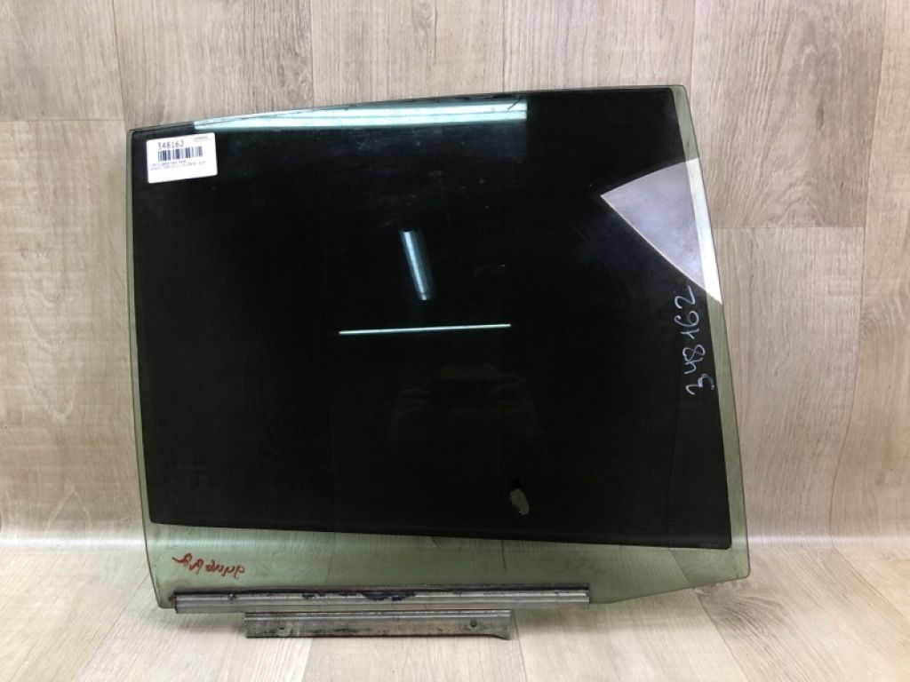 6811376010 | Скло дверей задн. прав. LEXUS CT200 11-17