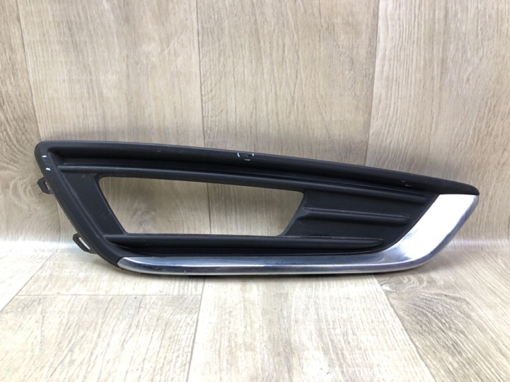 F1EZ-15266-D | Накладка бампера прав. FORD FOCUS 10-18