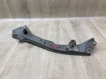 Кронштейн кріплення передньої панелі прав. LEXUS GS350 GS300 05-11