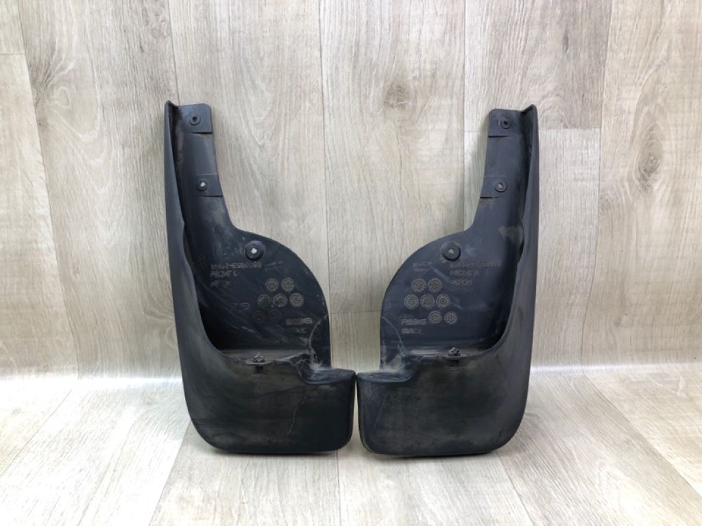 999J2-ES00003 | Бризговик передн. INFINITI FX S50 03-08