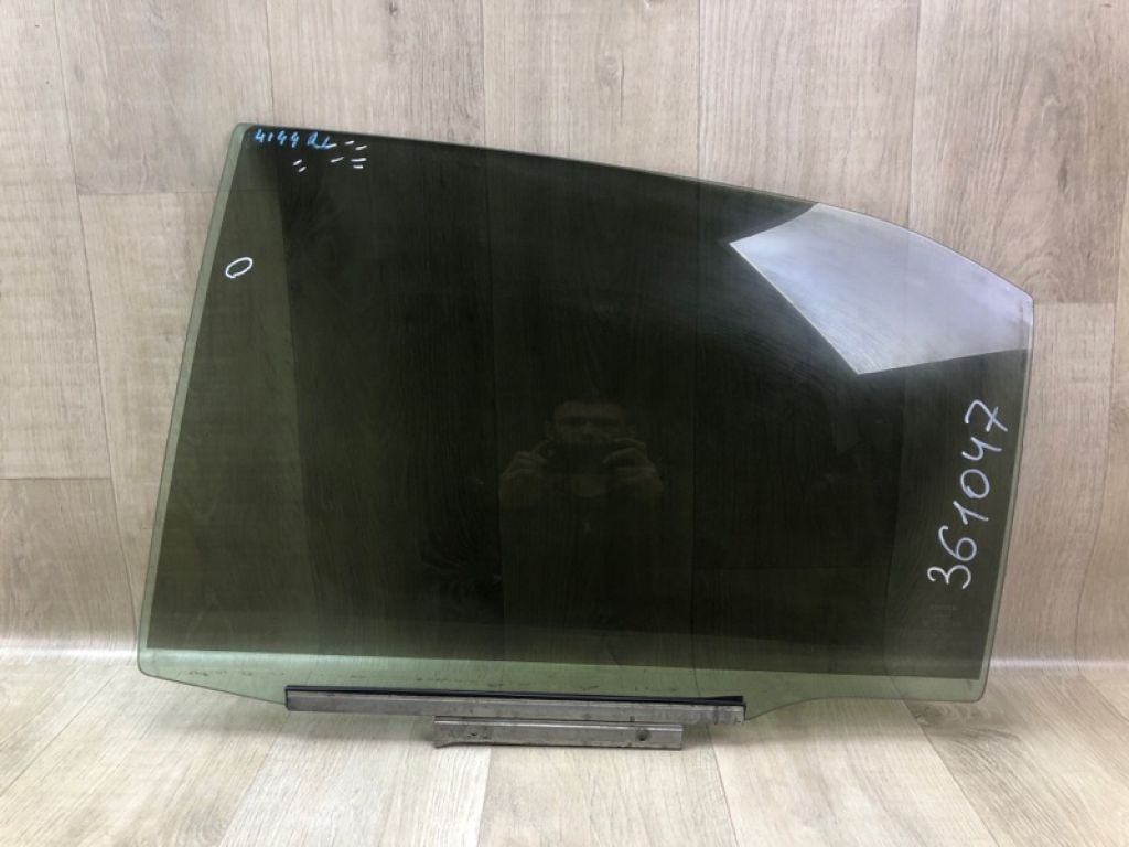 6811433150 | Скло дверей задн. лів. TOYOTA CAMRY 40 06-11