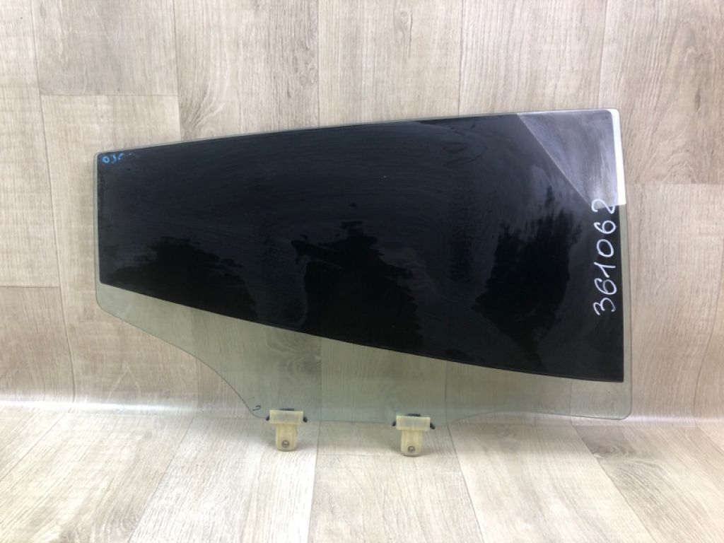 834212V000 | Скло дверей задн. прав. HYUNDAI VELOSTER 11-18