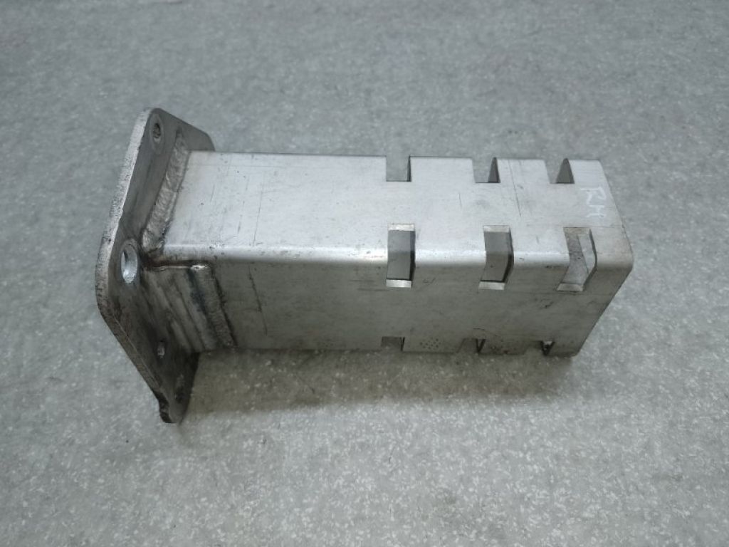 68096 084AC | Кронштейн переднего бампера прав. CHRYSLER 200 14-16 - Фото 2