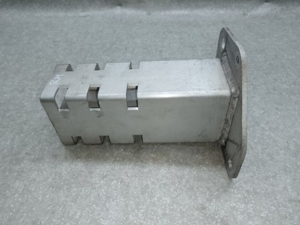 68096 084AC | Кронштейн переднего бампера прав. CHRYSLER 200 14-16 - Фото 3