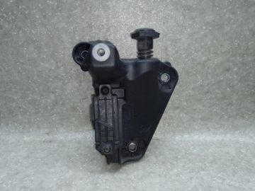 Крепление радиатора лев. CHRYSLER 200 14-16