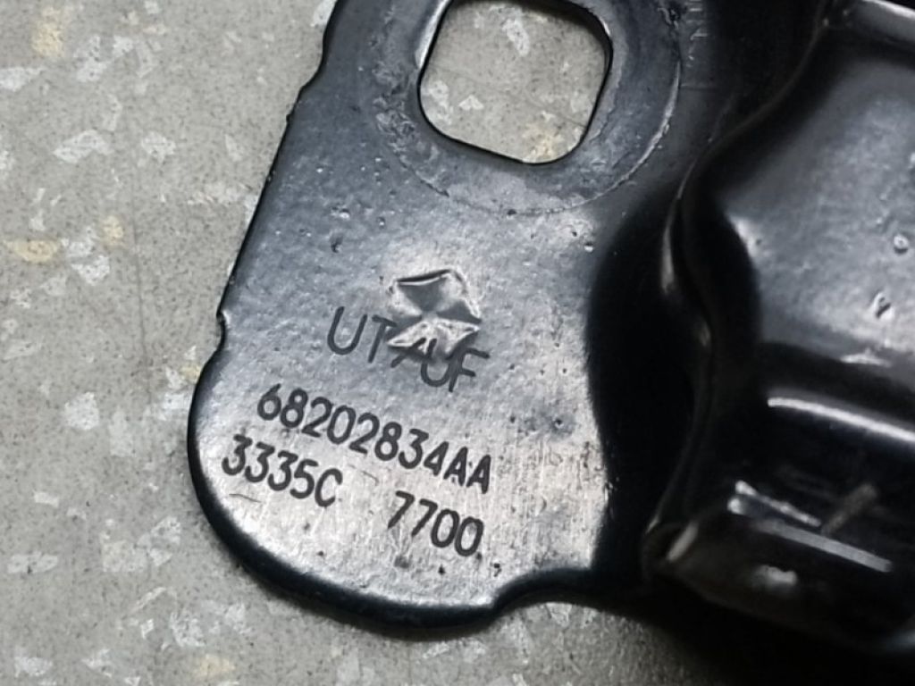 68202 834AA | Замок капота CHRYSLER 200 14-16 - Фото 3