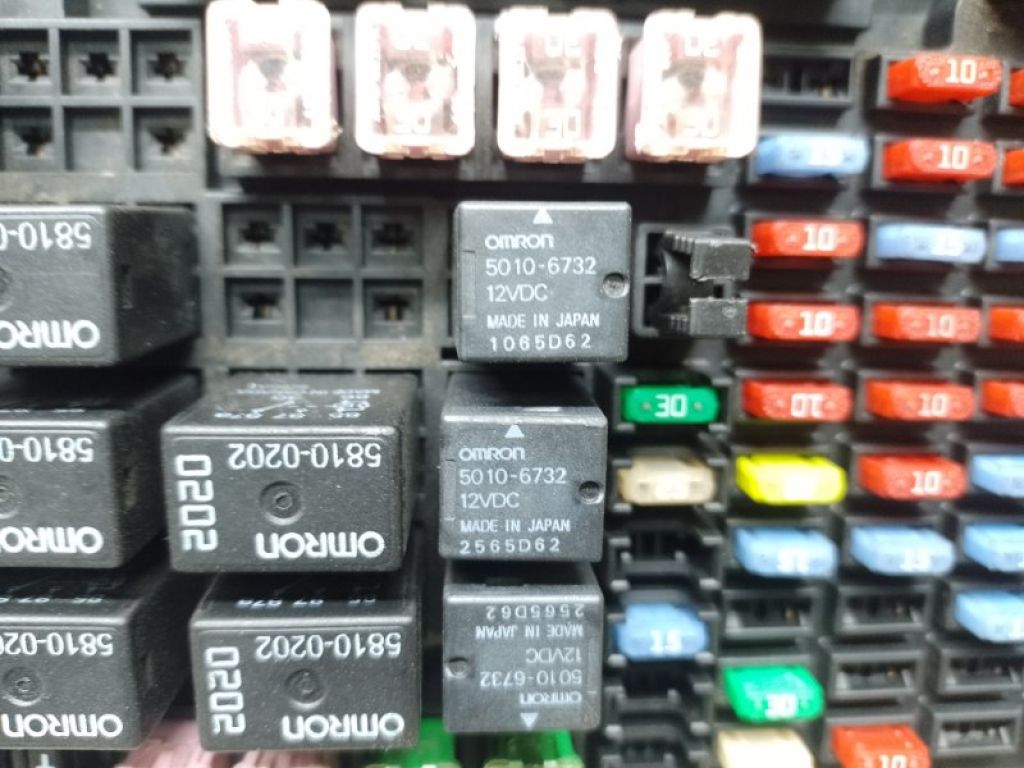 25796965 | Блок предохранителей моторный отсек HUMMER H3 05-10 - Фото 3