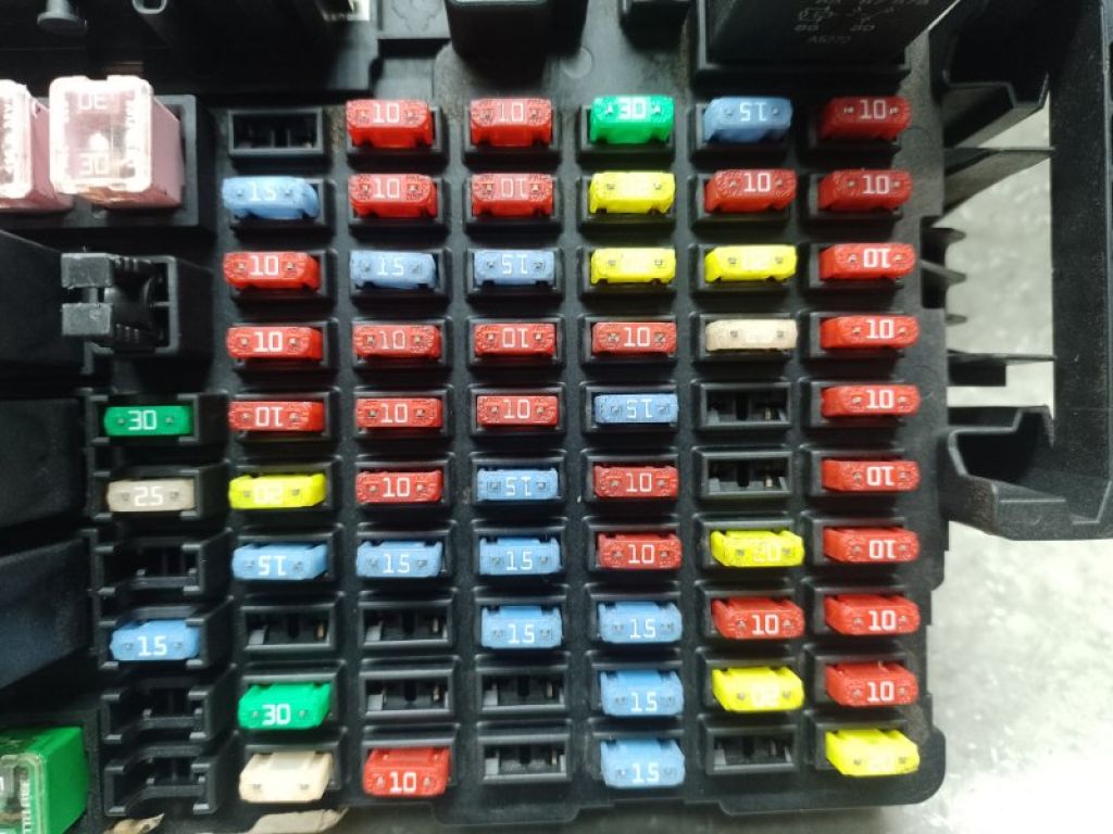 25796965 | Блок предохранителей моторный отсек HUMMER H3 05-10 - Фото 5