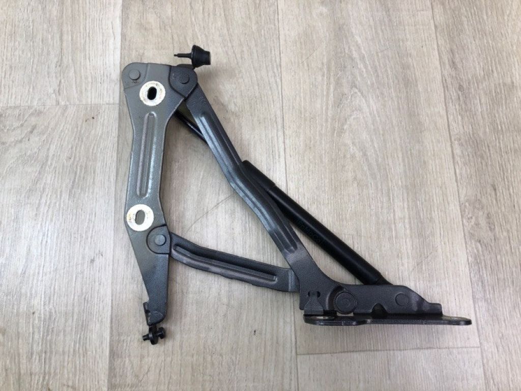 FR3Z-6342701-A | Петля кришки багажника лів. FORD MUSTANG 15- - Фото 2