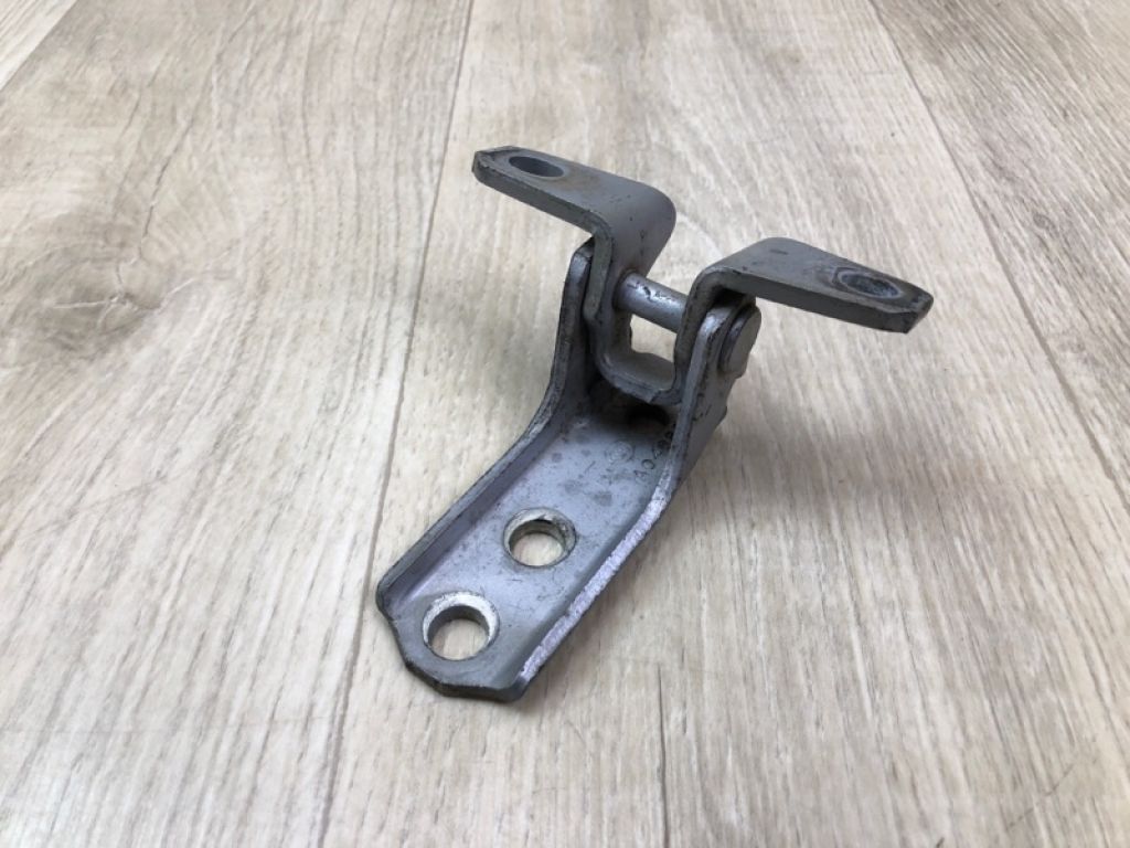 5702A064 | Петля двери нижняя задн. лев. MITSUBISHI OUTLANDER GF 12-