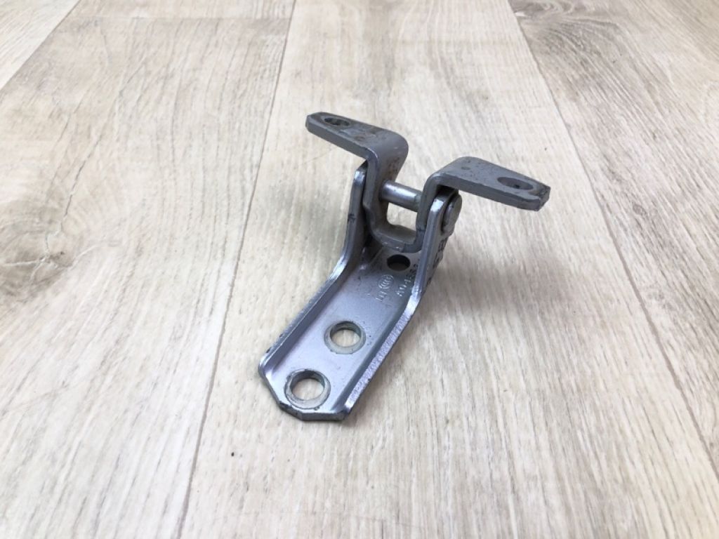 5702A063 | Петля двери нижняя задн. прав. MITSUBISHI OUTLANDER GF 12-