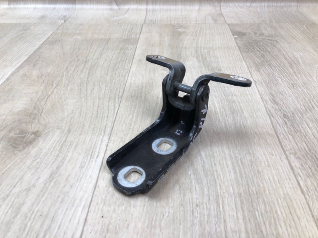 13501715 | Петля двері нижня задн. лів. CHEVROLET CRUZE 15-