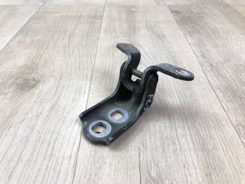 13583618 | Петля двері верхня передн. лів. CHEVROLET CRUZE 15-