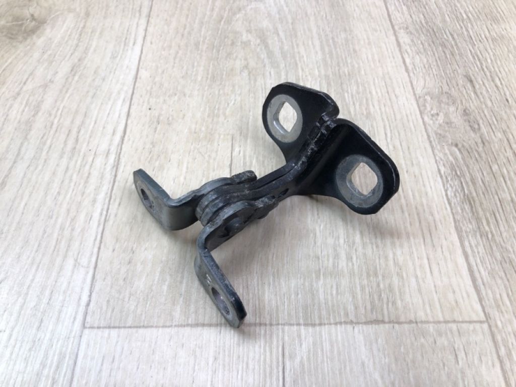 13590932 | Петля двері верхня задн. прав. CHEVROLET CRUZE 15-