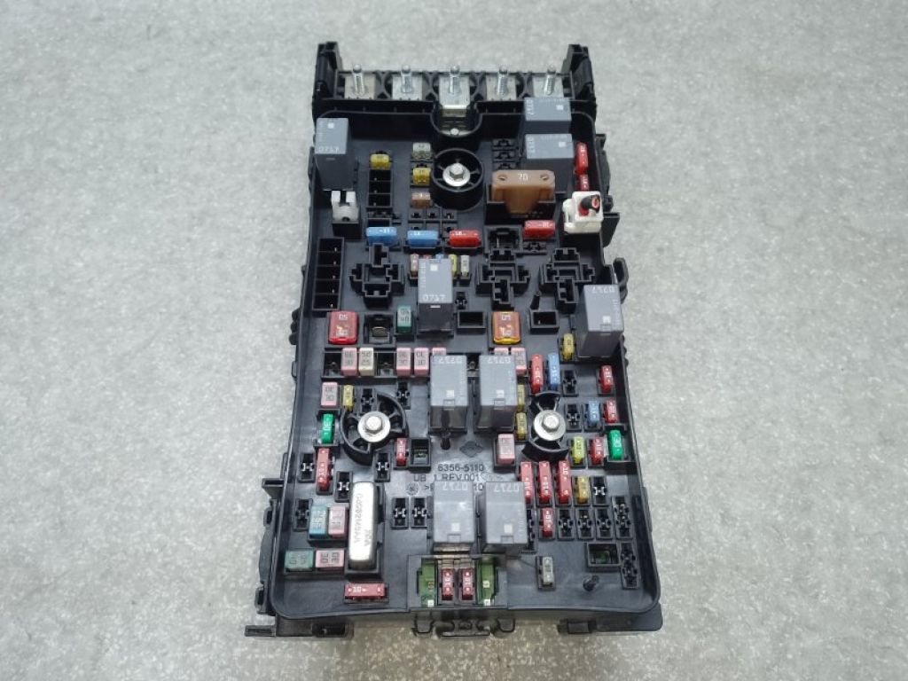 68263 031AA | Блок предохранителей моторный отсек CHRYSLER 200 14-16