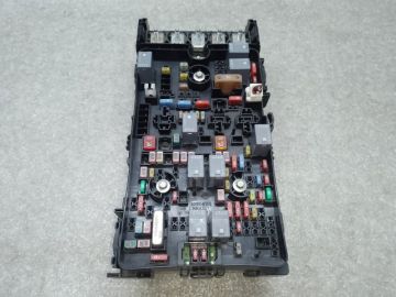 Блок предохранителей моторный отсек CHRYSLER 200 14-16