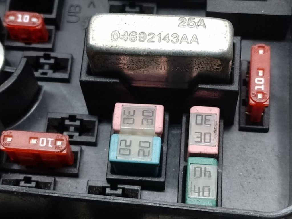 68263 031AA | Блок предохранителей моторный отсек CHRYSLER 200 14-16 - Фото 5