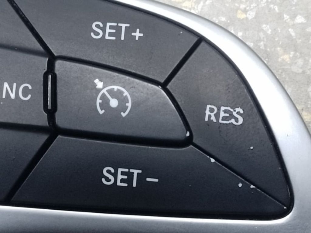 68245348AA | Кнопки на руль прав. CHRYSLER 200 14-16 - Фото 4