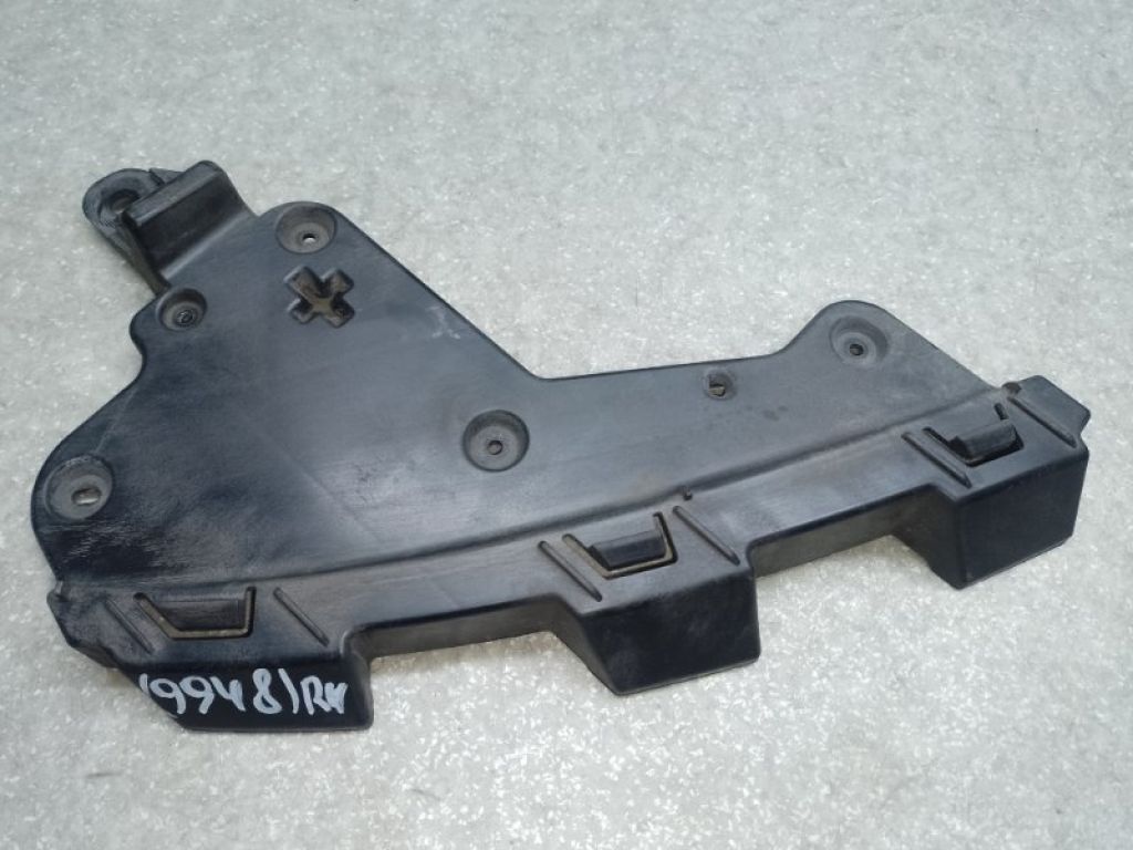 Кронштейн переднего бампера (под фарой) прав. CHRYSLER 200 14-16