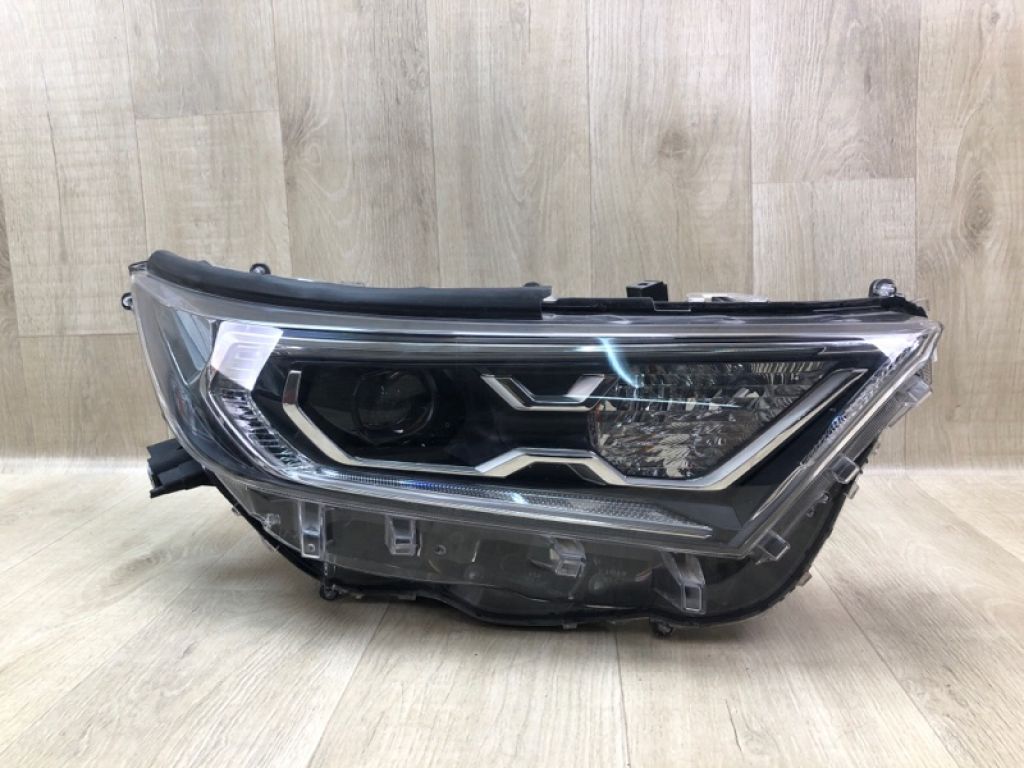 81145-42A30 | Фара прав. TOYOTA RAV4 18-
