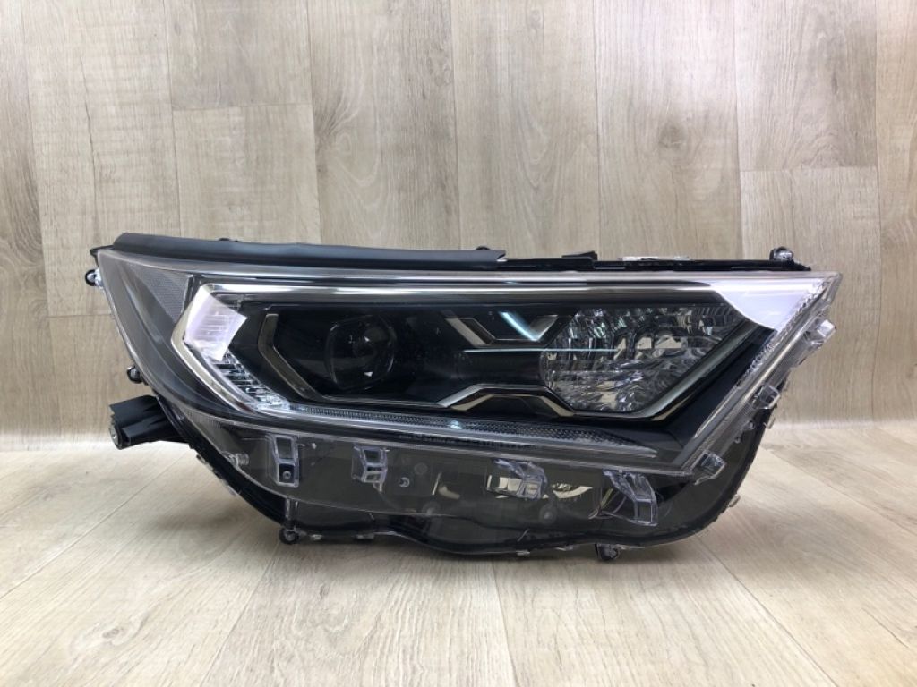 8114542A33 | Фара прав. TOYOTA RAV4 18-