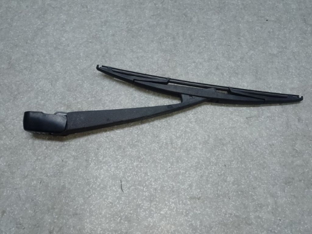 8253A029 | Повідець склоочисника задній MITSUBISHI OUTLANDER XL 05-13