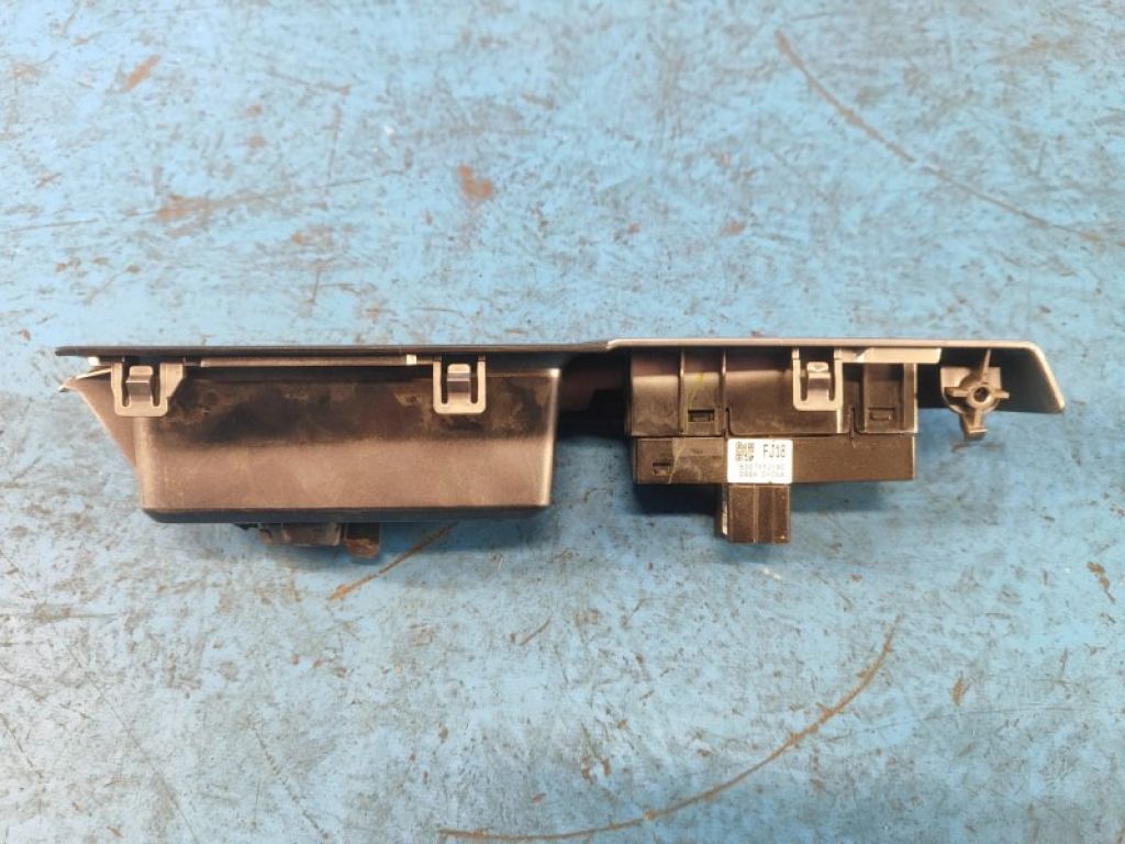 83071FJ180 | Кнопка стеклоподъемника задн. прав. SUBARU CROSSTREK 12-17 - Фото 2