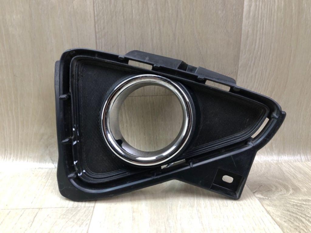 52040-42050 | Накладка протитуманної фари передн. лів. TOYOTA RAV4 13-19