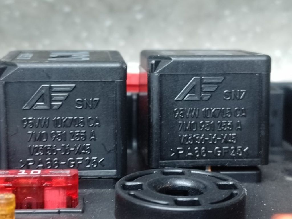 3C0937125 | Блок предохранителей моторный отсек VOLKSWAGEN PASSAT CC 08-12 - Фото 5