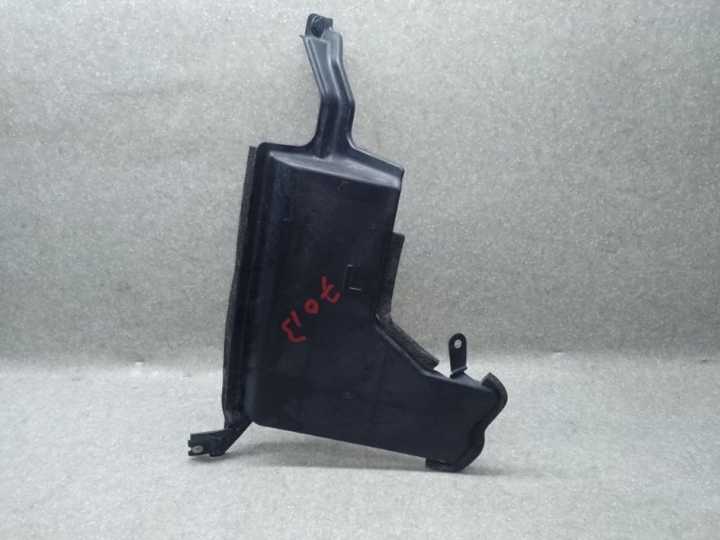 628233NA0A | Дефлектор радіатора лів. NISSAN LEAF 10-17