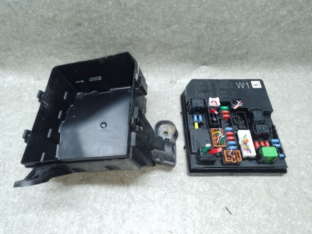 284B73NA1A | Блок предохранителей моторный отсек NISSAN LEAF 10-17