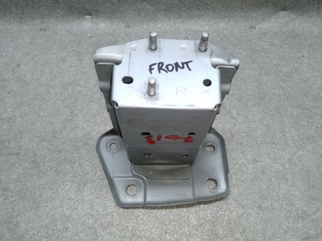 852103NA0A | Кронштейн підсилювача переднього бампера прав. NISSAN LEAF 10-17