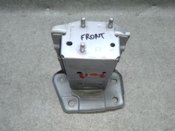 Кронштейн підсилювача переднього бампера прав. NISSAN LEAF 10-17