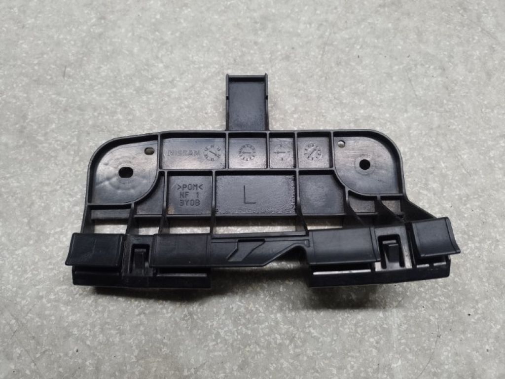 622293NA0A | Кронштейн переднього бампера (під фарою) лів. NISSAN LEAF 10-17