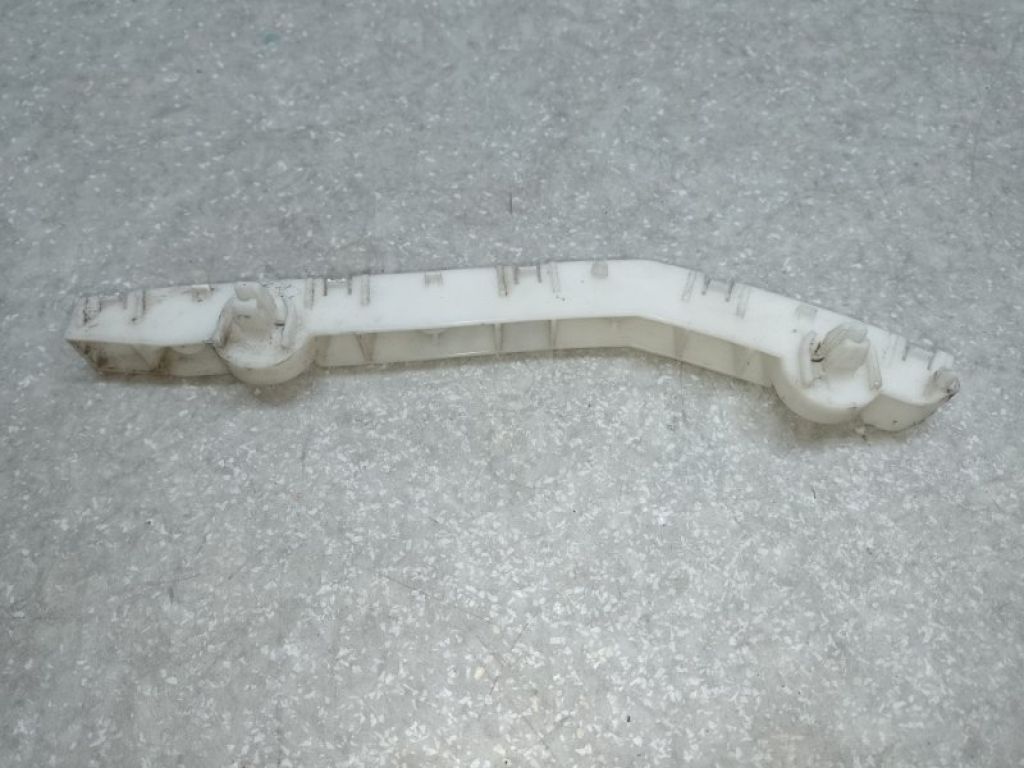 622253NA0A | Кронштейн переднього бампера (на крилі) лів. NISSAN LEAF 10-17