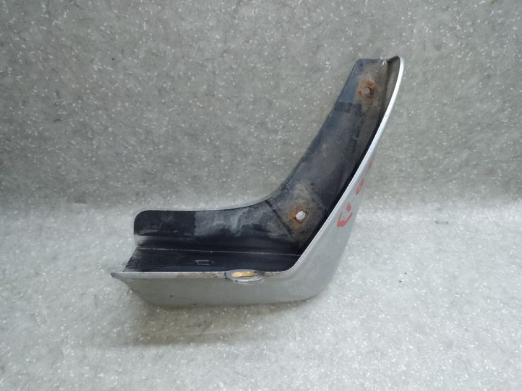 93820-3NF0A | Бризговик задн. прав. NISSAN LEAF 10-17