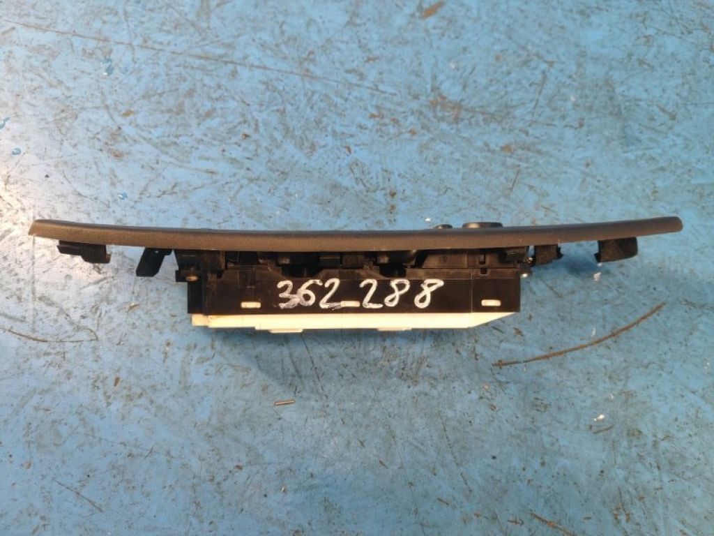 BBM2-66-350B | Блок керування склопідіймачами MAZDA 3 BL 09-13 - Фото 3