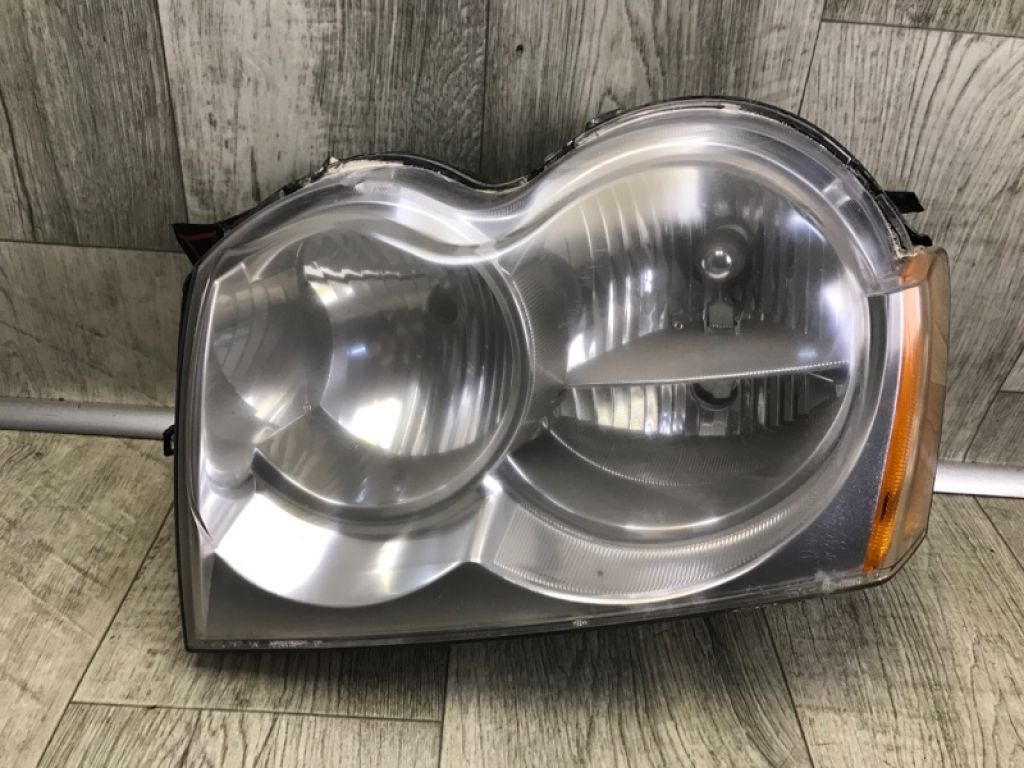 55156351AF | Фара лів. JEEP GRAND CHEROKEE 04-10