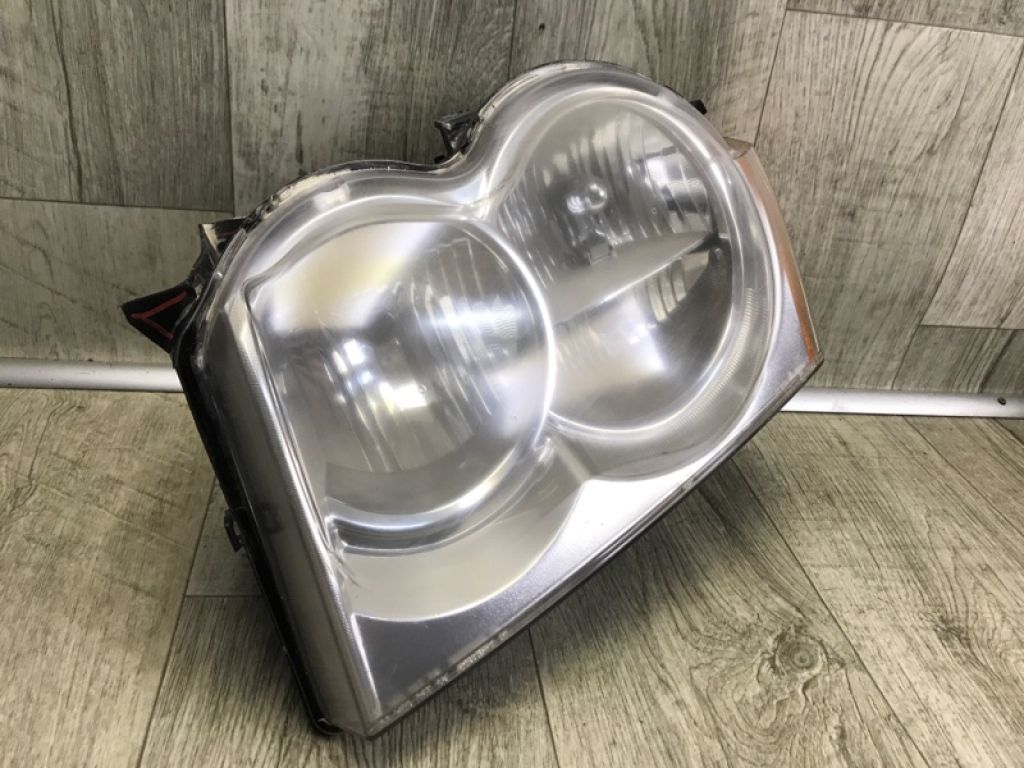 55156351AF | Фара лів. JEEP GRAND CHEROKEE 04-10 - Фото 2