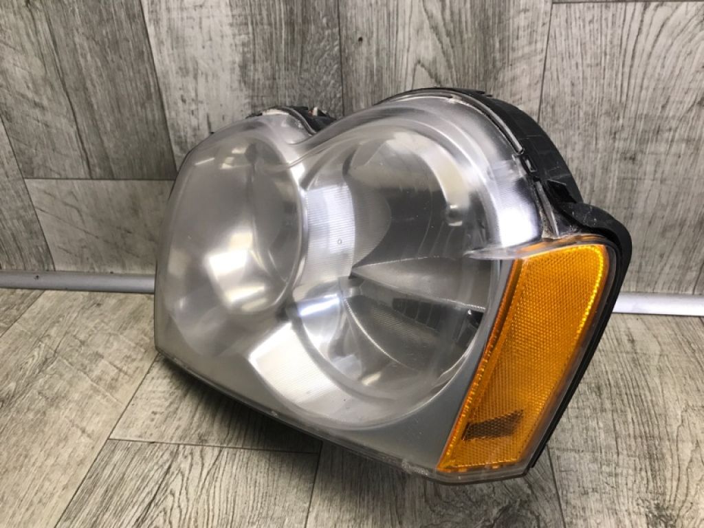 55156351AF | Фара лів. JEEP GRAND CHEROKEE 04-10 - Фото 3