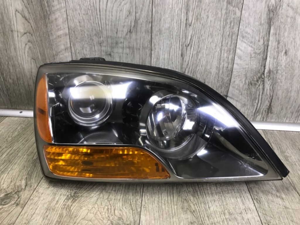 921023E540 | Фара прав. KIA SORENTO BL 02-09