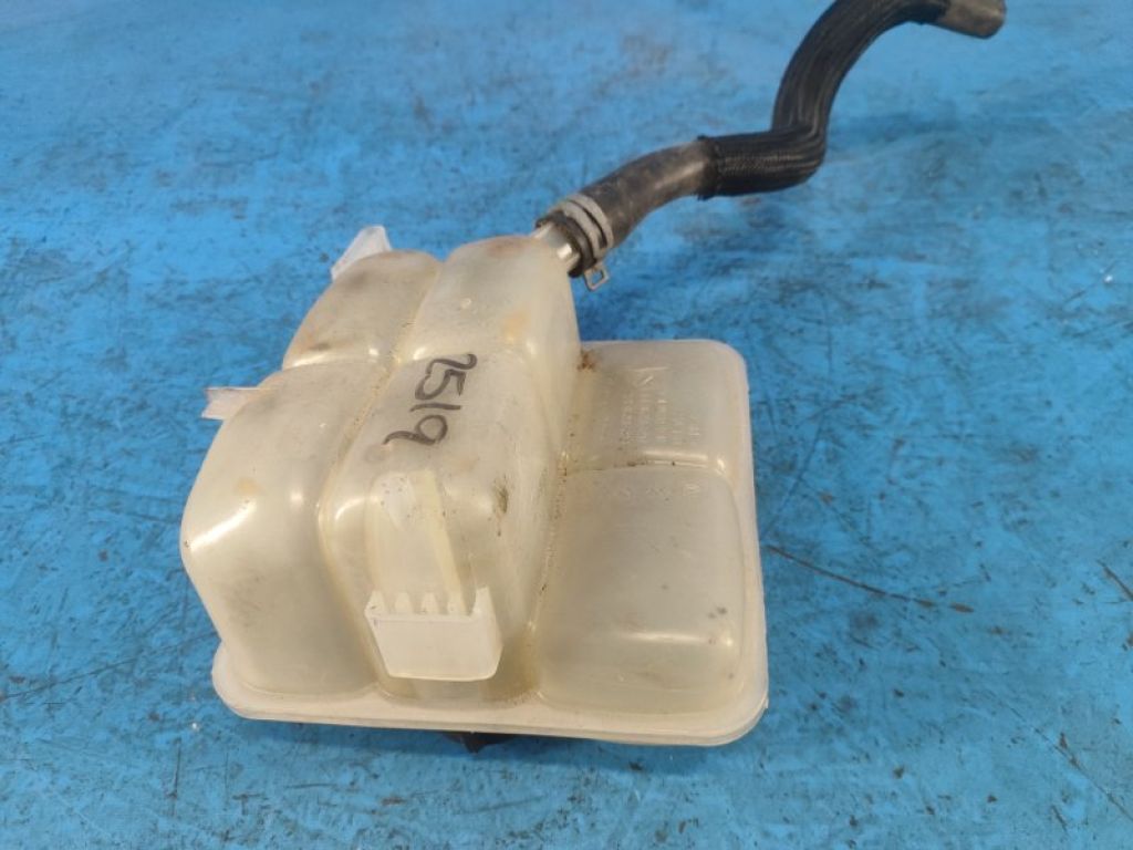 8V618K218DE | Бачок розширювальний FORD FOCUS 10-18 - Фото 2