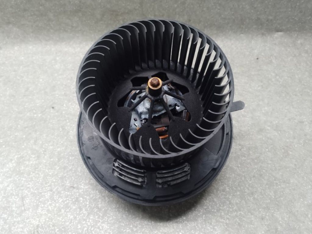 64119227670 | Моторчик пічки BMW X3 (F25) 11-17