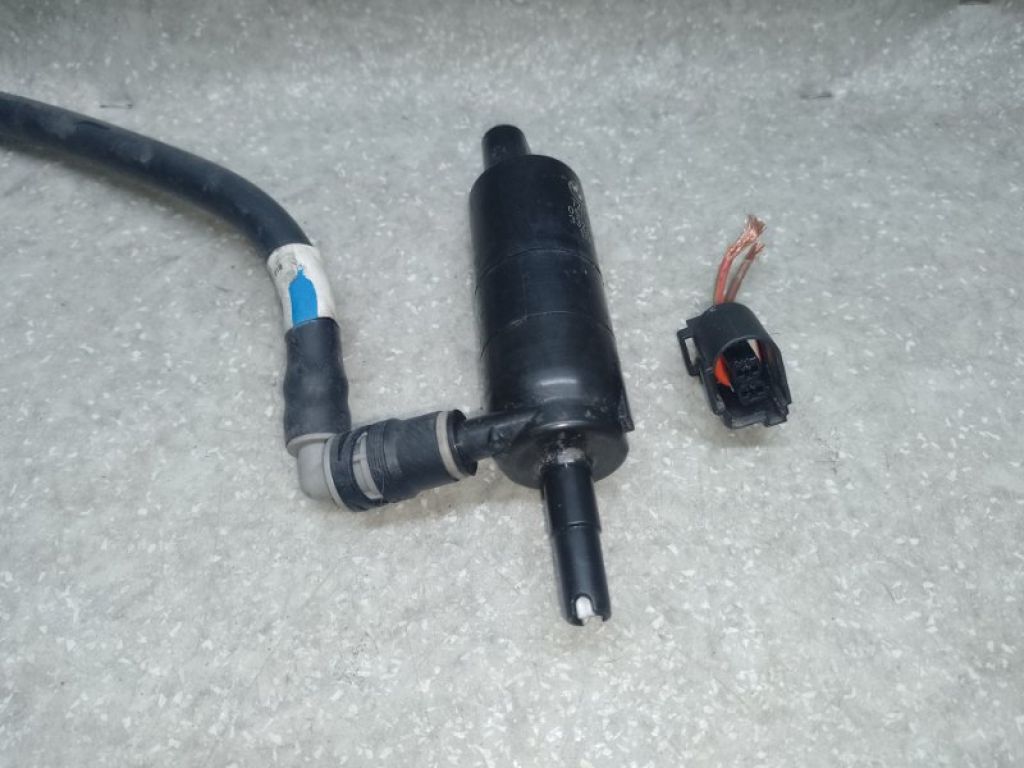 67637217792 | Насос омивача фар BMW X3 (F25) 11-17 - Фото 2